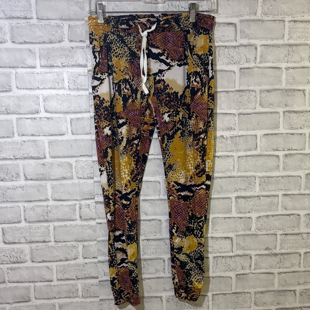 Elevate Printed Leggings – Size Medium – Multicolor Abstract Print